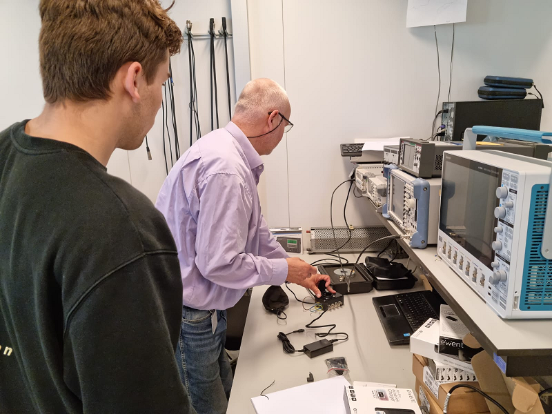 HvA onderzocht verschillen tussen diverse types laptop voedingen