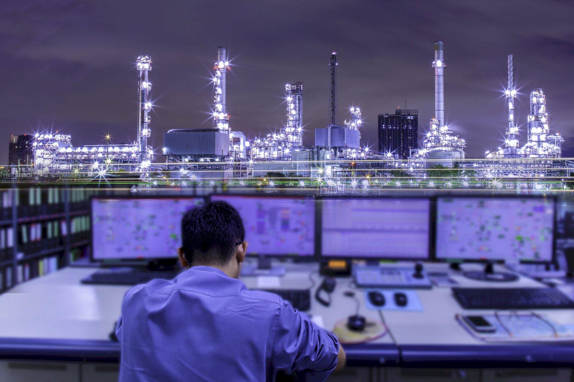 Alles in zicht: hier in de controlekamer komen alle centrale gegevens samen - des te belangrijker is dat de gebruikte kabels en draden de signalen betrouwbaar en foutloos overbrengen, zelfs over grote afstanden.